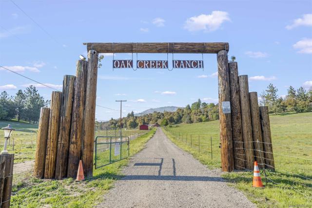 2464 Wynola Rd, Julian CA: https://media.crmls.org/mediaz/d85bfed8-3e5c-4d0b-9c14-f9e6b16396e1.jpg