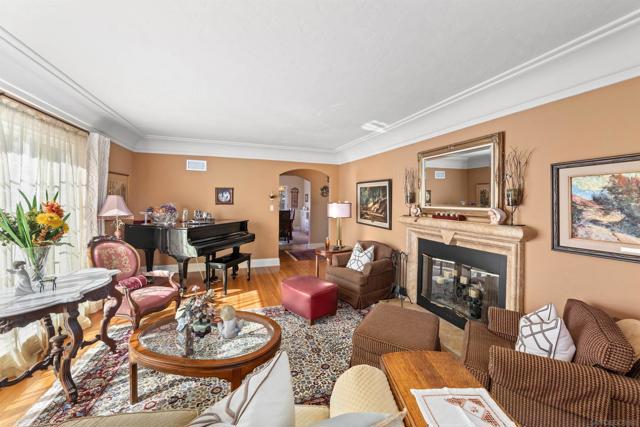 625 4th Street, Coronado CA: https://media.crmls.org/mediaz/d85c441c-cd1e-4d41-80ca-bc75ad3ba7d5.jpg