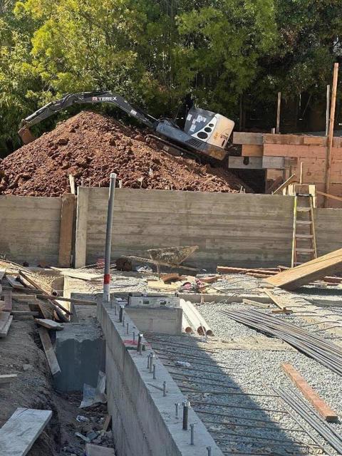 2004 Mezes Avenue, Belmont CA: https://media.crmls.org/mediaz/d85c963d-150c-47f8-a33d-f91227387b14.jpg