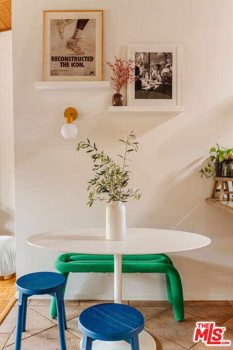 https://media.crmls.org/mediaz/d85cedb3-cf17-46bd-a237-808ffa011378.jpg?preset=X-Large
