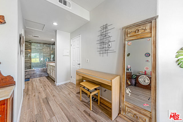 415 Townsquare Lane, Huntington Beach CA: https://media.crmls.org/mediaz/d85d0e2e-8282-44e4-98f0-50d492890c72.jpg