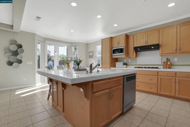 2121 Bluffs Dr, Livermore CA: https://media.crmls.org/mediaz/d85d1f2b-672b-4538-bfff-75dbcfc09cca.jpg