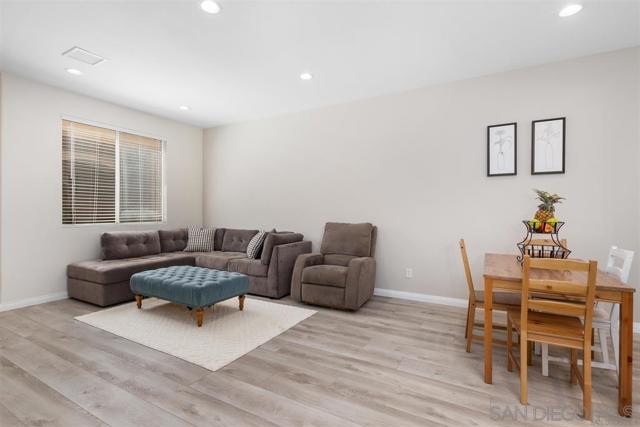 12530 Heatherton Ct, San Diego CA: https://media.crmls.org/mediaz/d85d95e6-5db9-4ea0-9a94-ac8d29deb72d.jpg