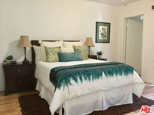 11916 Hartsook Street, Valley Village CA: https://media.crmls.org/mediaz/d85dc376-76f2-40af-b275-3feb80bad07d.jpg