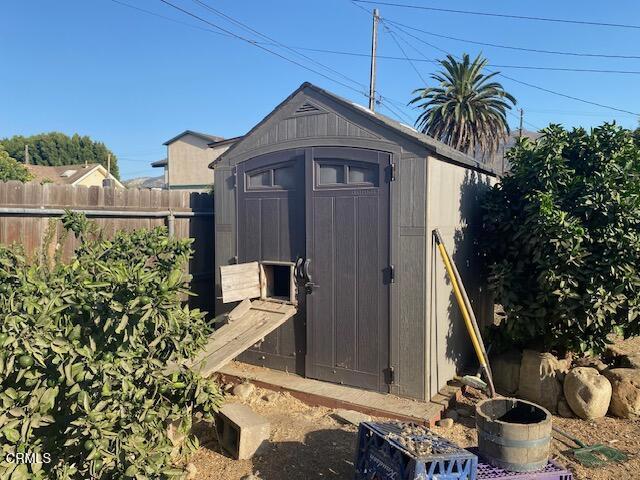 127 Miller Lane, Santa Paula CA: https://media.crmls.org/mediaz/d85e3519-da5e-48be-817e-b32a27ee1c93.jpg