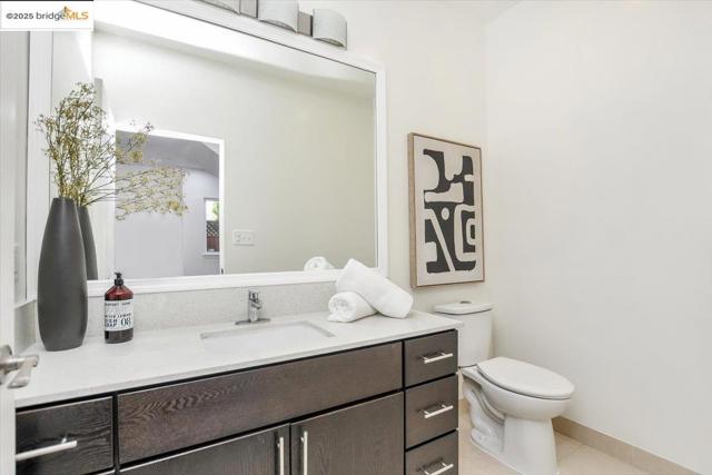 1738 18th Ave, Oakland CA: https://media.crmls.org/mediaz/d85e9350-87c1-4f40-9ee8-f94054c9c0f3.jpg