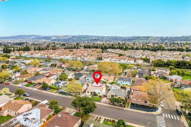 11132 Acalanes Dr, Oakland CA: https://media.crmls.org/mediaz/d85f65ad-75e6-47f3-96aa-98d03294472e.jpg