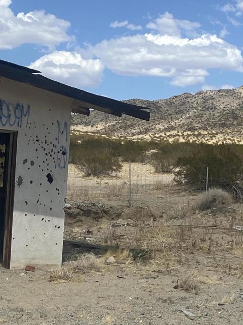 128 Caspers Road, Landers CA: https://media.crmls.org/mediaz/d85f68de-2049-4696-82b2-abd7355bf468.jpg