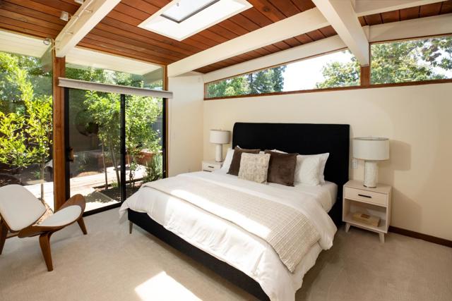 86 Roosevelt Circle, Palo Alto CA: https://media.crmls.org/mediaz/d85f95c2-5465-4076-9470-29def32c1486.jpg