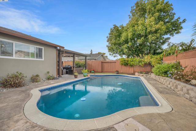 7347 Ione Ct, Dublin CA: https://media.crmls.org/mediaz/d8603d0c-7eed-458c-9e84-b9604aaef9e1.jpg
