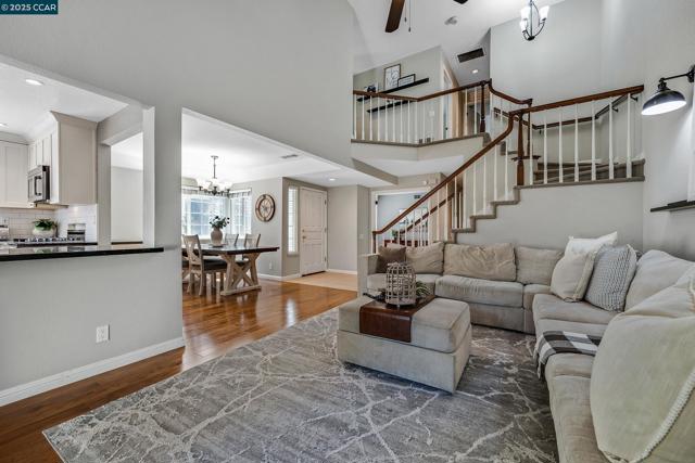60 Rainbow Cir, Danville CA: https://media.crmls.org/mediaz/d860ab81-5ba2-4aa1-9ad7-51dc087bef30.jpg