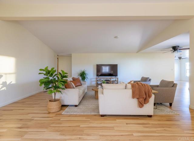 2289 Bryant Drive, Carlsbad CA: https://media.crmls.org/mediaz/d86193d9-8dd7-411b-b8ec-f4cb3b197b85.jpg