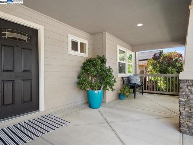 741 N N St, Livermore CA: https://media.crmls.org/mediaz/d861beb7-7967-4abf-8fa5-11ce6b02c76d.jpg