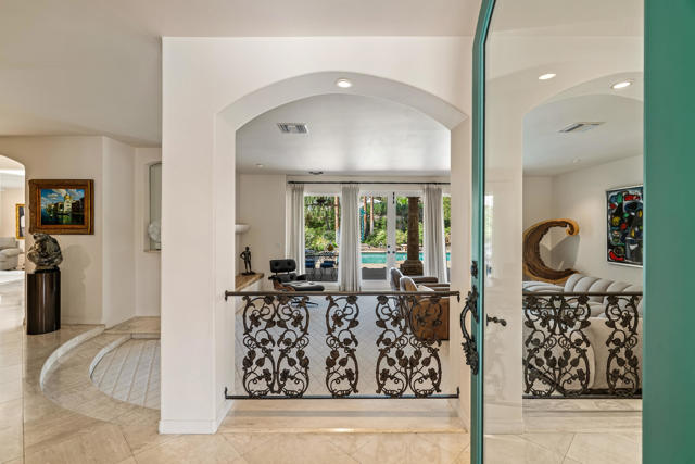 835 N Avenida Palmas, Palm Springs, CA 92262