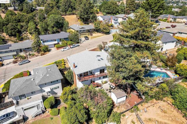 4329 Lawrence Dr, Castro Valley CA: https://media.crmls.org/mediaz/d862387d-34e1-4a29-923a-d16db9dd7f19.jpg