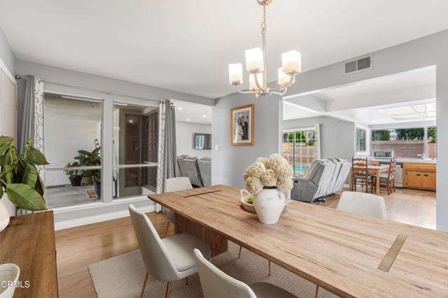 1215 Lawrence Way, Oxnard CA: https://media.crmls.org/mediaz/d862c6ab-01b0-4847-9913-18ee34c9fa23.jpg