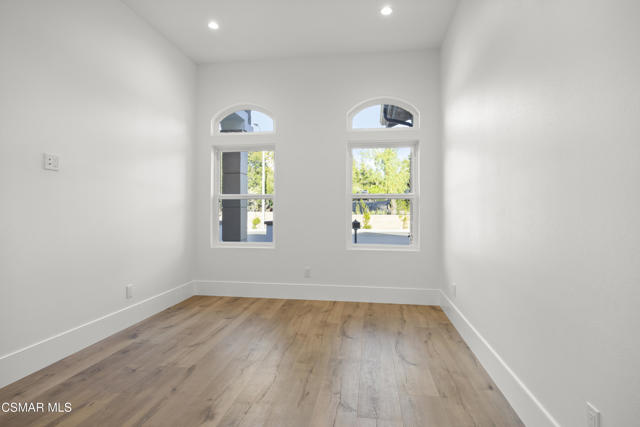 339 Toyon Court, Thousand Oaks CA: https://media.crmls.org/mediaz/d86340e3-b051-4943-84b9-f391bce5323f.jpg