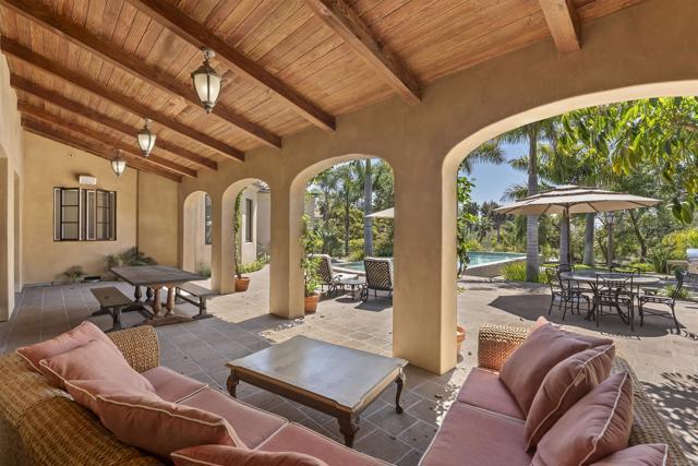 16733 Calle Hermosa, San Diego CA: https://media.crmls.org/mediaz/d8636350-a626-4725-beca-2774fc1d7e69.jpg