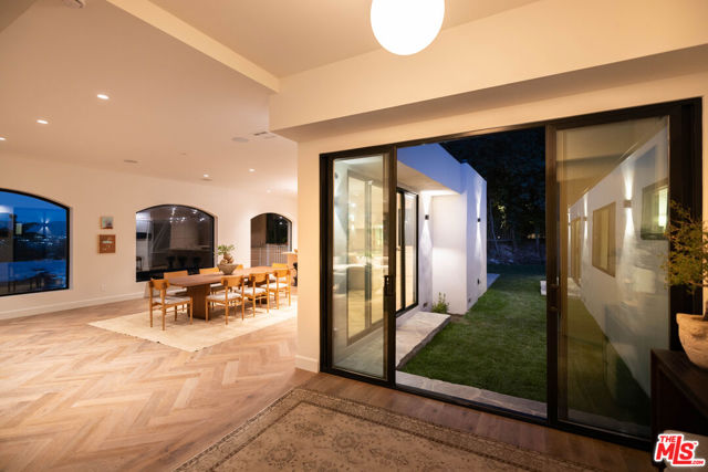3546 Weslin Avenue, Sherman Oaks CA: https://media.crmls.org/mediaz/d8640646-945f-42b8-828e-517e398f68eb.jpg