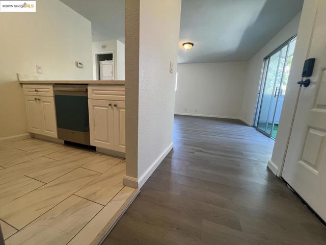 29626 Red Oak CT, Hayward CA: https://media.crmls.org/mediaz/d864aa3d-4a5e-430d-8ddb-58af7310c1d6.jpg