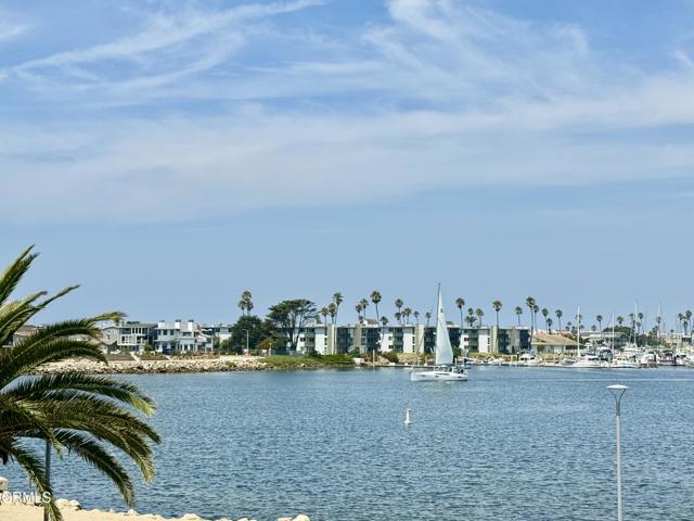 268 Sunset Drive, Oxnard CA: https://media.crmls.org/mediaz/d864ba3a-4ad1-46bb-ad65-b9d2ee2a45df.jpg