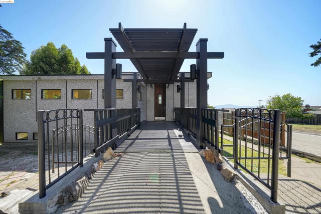 921 Clark Place, El Cerrito CA: https://media.crmls.org/mediaz/d864c702-b287-4f57-a3cb-e0f03b957336.jpg