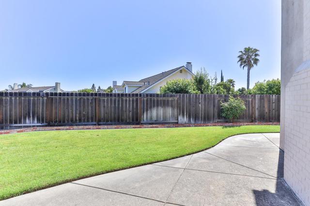 8760 Rancho Hills Drive, Gilroy CA: https://media.crmls.org/mediaz/d864f742-7001-406d-ac40-b2e029dda9d3.jpg