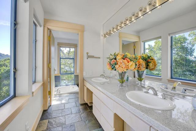 319 Tappan Terrace, Orinda CA: https://media.crmls.org/mediaz/d8650cba-e1d6-4dfa-b68a-e6087d9350ae.jpg