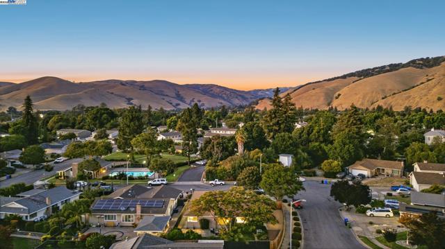 38645 Spetti Ct, Fremont CA: https://media.crmls.org/mediaz/d865541f-276b-458f-81d1-3ef906edf5ed.jpg