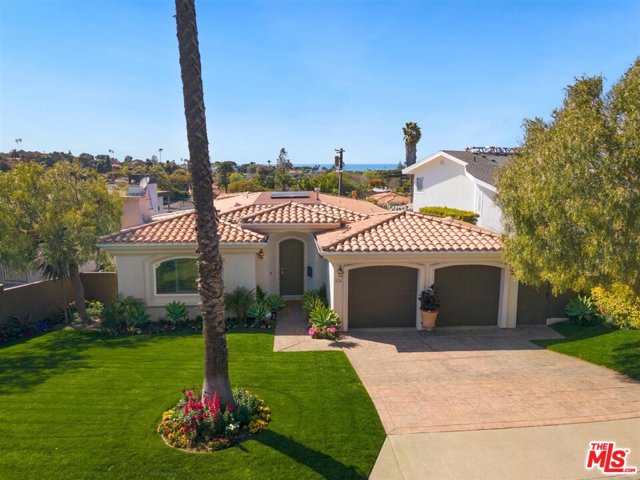 136 Via Los Miradores, Redondo Beach, California 90277, 4 Bedrooms Bedrooms, ,3 BathroomsBathrooms,Residential,Sold,Via Los Miradores,23294447