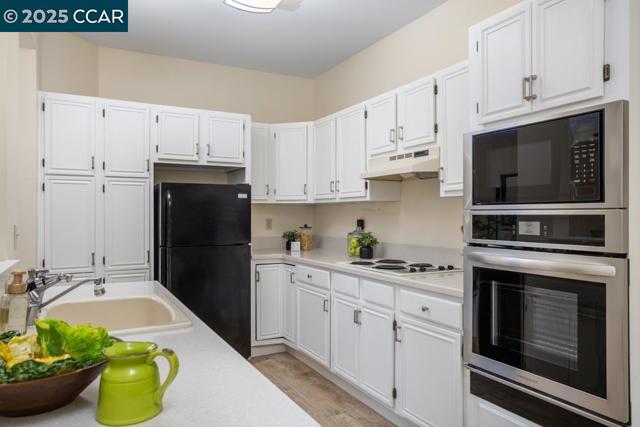 1860 Tice Creek Dr, Walnut Creek CA: https://media.crmls.org/mediaz/d8656ff0-264c-4ba4-a9e7-a5724014e97b.jpg
