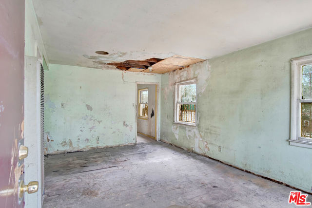 2028 E 126th Street, Compton CA: https://media.crmls.org/mediaz/d8658f79-9158-4f65-92e0-61c7ce85b36d.jpg