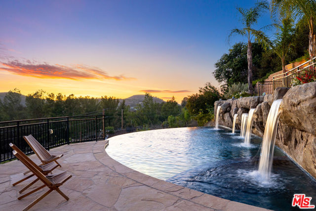 24410 Mulholland Highway, Calabasas CA: https://media.crmls.org/mediaz/d865c8f1-24ea-438e-a40b-713dfa8569af.jpg