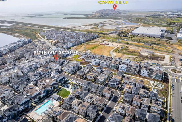 37389 Salt Grass Rd, Newark CA: https://media.crmls.org/mediaz/d865d18b-3623-47ce-8616-cbe9e0905ecc.jpg