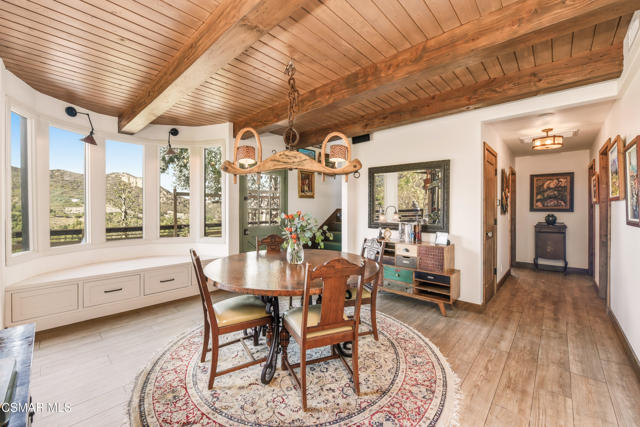 356 E Carlisle Road, Thousand Oaks CA: https://media.crmls.org/mediaz/d866928f-dc1d-4d3f-b11f-3991234627cf.jpg