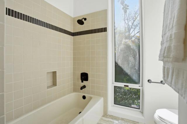 3895 Fair Oaks Boulevard, Sacramento CA: https://media.crmls.org/mediaz/d866ce8b-822b-4b60-a37e-d7c019553947.jpg