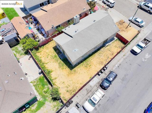 10500 Creekside Circle, Oakland CA: https://media.crmls.org/mediaz/d866d74e-b143-4022-a413-f2fc09754168.jpg