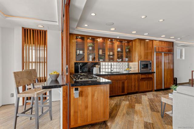 Image 31 of 52 For 2617 Ocean Front Walk