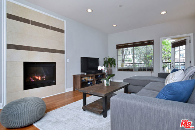4805 BELLFLOWER Avenue, 106 photo 8