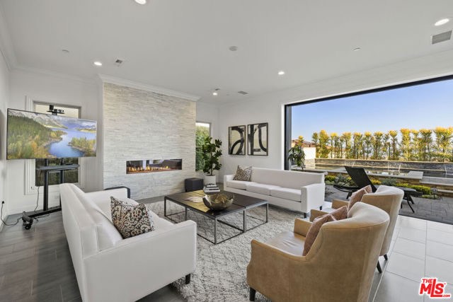 20162 W Cromwell Way, Porter Ranch CA: https://media.crmls.org/mediaz/d867e73a-6819-4d94-8a61-728425e8ad33.jpg