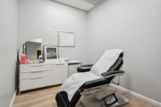 11189 Sorrento Valley Rd, San Diego CA: https://media.crmls.org/mediaz/d86822c5-5517-4656-be11-81d001de8a79.jpg