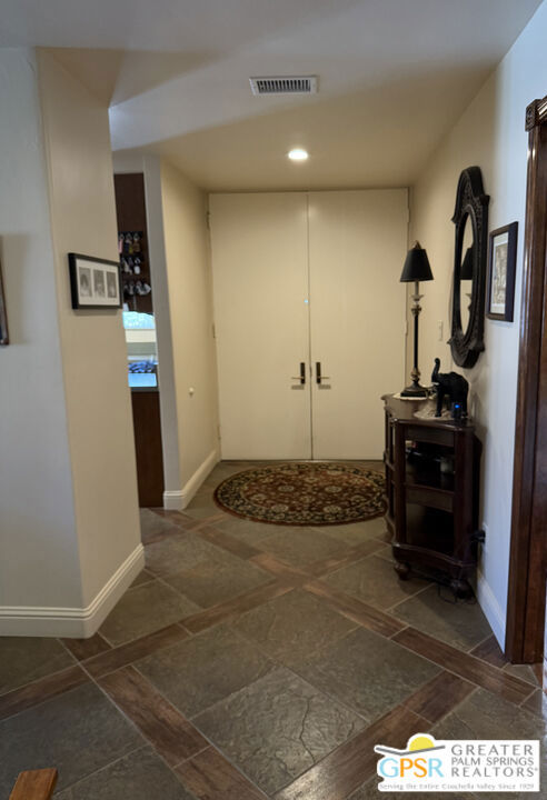 3410 E Bogert Trail, Palm Springs CA: https://media.crmls.org/mediaz/d868e844-b567-4e1a-97d2-c1a8ccc10c6c.jpg
