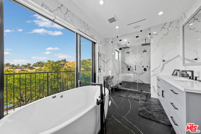 3140 Coldwater Canyon, Studio City CA: https://media.crmls.org/mediaz/d86924dd-a236-4ab9-a9a3-05176958b5d0.jpg