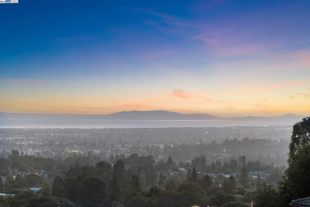 3606 Sarita St, Hayward CA: https://media.crmls.org/mediaz/d8693f46-5cce-463d-933c-008abd2c0f8f.jpg