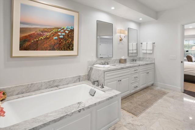 8171 El Paseo Grande, La Jolla CA: https://media.crmls.org/mediaz/d8694a35-8828-4153-a564-9ece5ff48caf.jpg