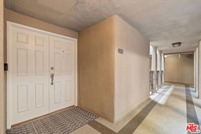 8455 Fountain Avenue, West Hollywood CA: https://media.crmls.org/mediaz/d86a0288-b470-4850-b4ff-0dc500324a56.jpg