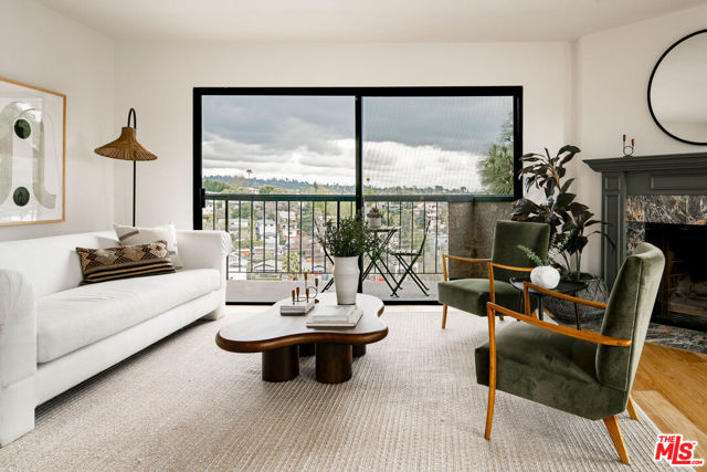 3375 Descanso Drive, Los Angeles CA: https://media.crmls.org/mediaz/d86a162b-f673-4d01-93c2-2fb87e7acc4f.jpg