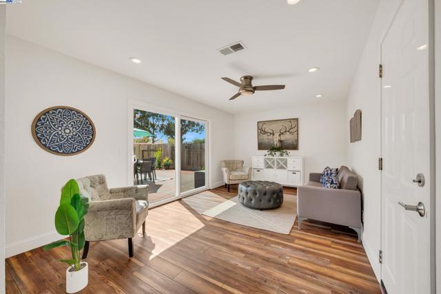 38243 Manzanita St, Newark CA: https://media.crmls.org/mediaz/d86a3270-8be2-41c3-821d-4310db6ba111.jpg