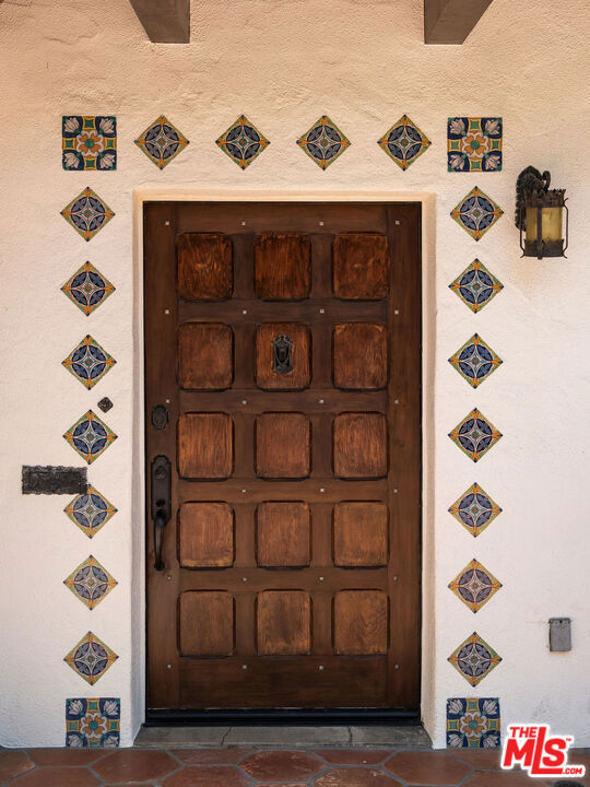 2248 Kenilworth Avenue, Los Angeles CA: https://media.crmls.org/mediaz/d86a5517-6019-44ba-9bf2-d9e446de14af.jpg