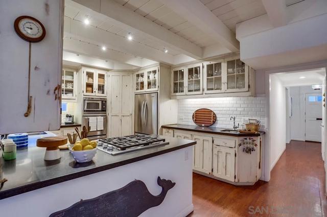 75 Corinthian Walk, Long Beach CA: https://media.crmls.org/mediaz/d86a696f-5560-4a7e-b7c8-844a1d520e2d.jpg